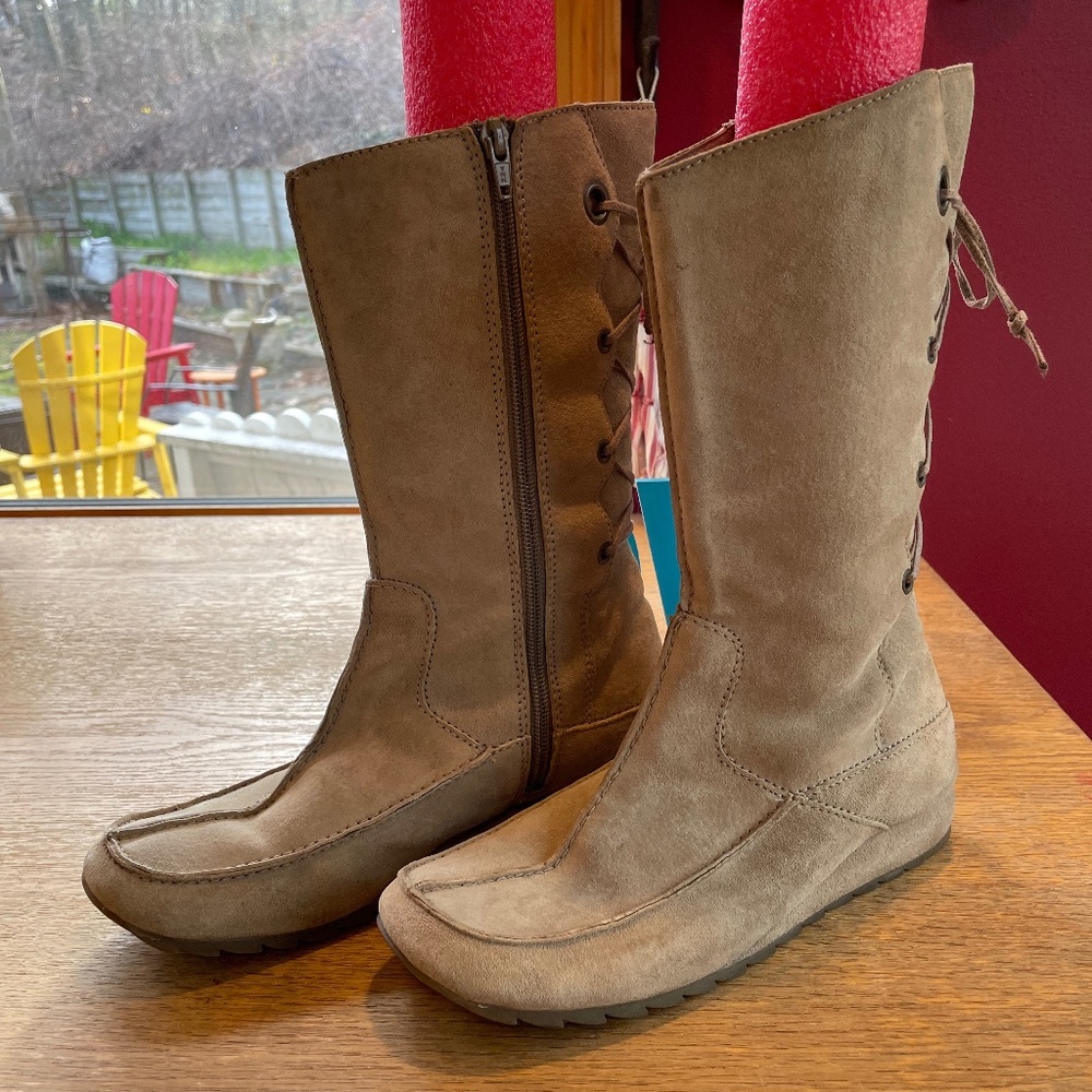 Hush Puppies Suede Winter Boots - Size 7.5
